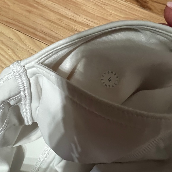 Lululemon White 7/8ths mid-ride leggings. - Picture 4 of 5